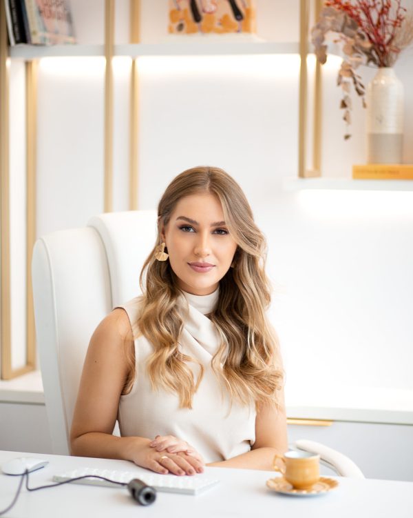 lais loraine especialista em tricologia balneario camboriu